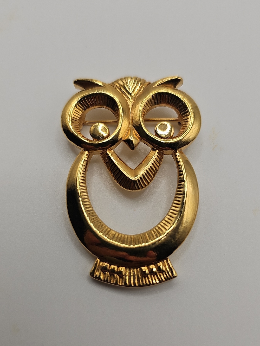 Avon Gold Wise Owl Brooch Pin - Women's Accessory. 1990
